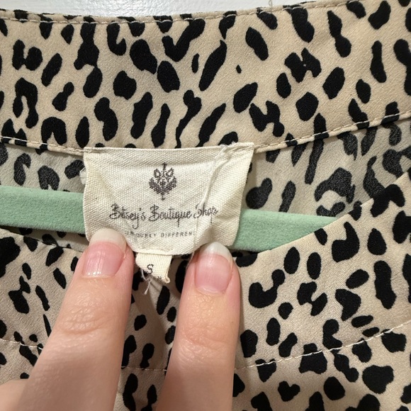 Cream and Brown Boxy Blouse with Peter Pan Collar - Picture 2 of 3